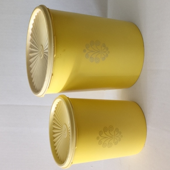 RARE FIND!!!! Vintage Tupperware yellow canisters. Tight lids - Picture 1 of 5